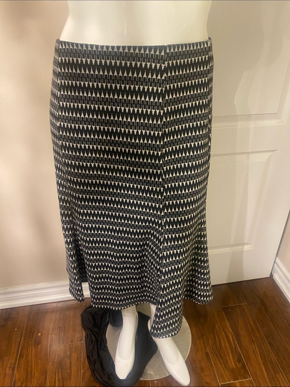 Black and White Patterned Midi Skirt L